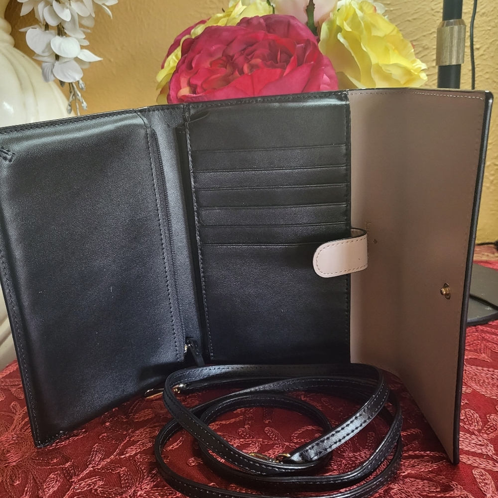 Kate Spade crossbody wallet on strap - Picture 4 of 7
